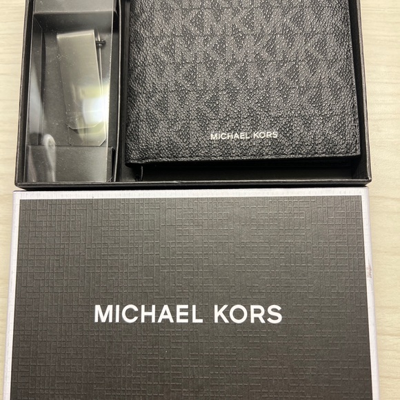 Michael  Black Leather Logo Wallet With Bill Clip Brand New in Box Original $98 - Picture 2 of 6